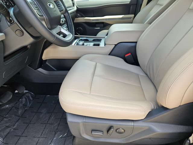 Certified 2024 Ford Expedition XLT RWD image 40