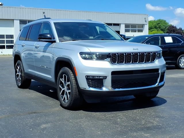 Used 2024 Jeep Grand Cherokee L Limited AWD/4WD image 3