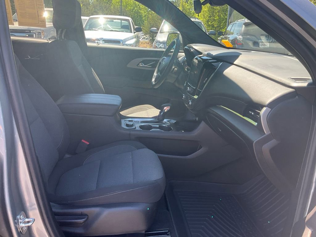 Used 2023 Chevrolet Traverse LT image 12