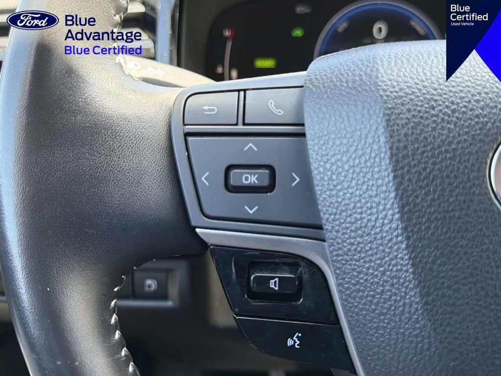 Used 2025 Toyota Camry SE FWD image 19
