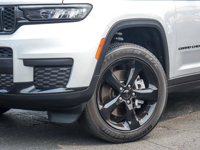 Used 2024 Jeep Grand Cherokee L Altitude AWD/4WD image 4