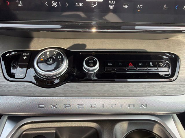 Certified 2025 Ford Expedition Platinum AWD/4WD image 20