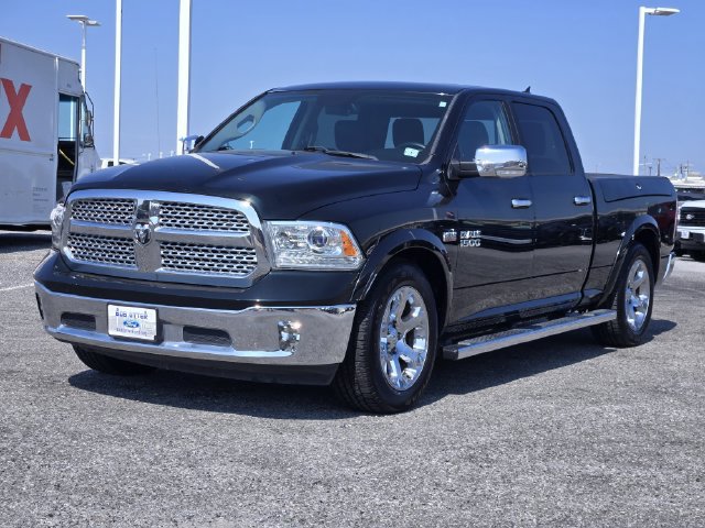 Used 2017 RAM 1500 Laramie AWD/4WD image 3