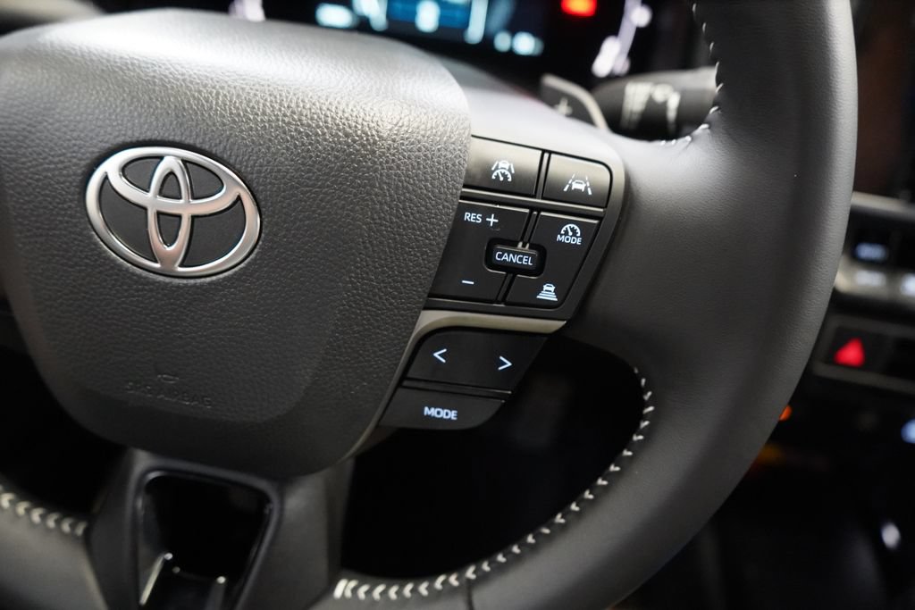 Used 2025 Toyota Camry SE w/ Convenience Package FWD image 34