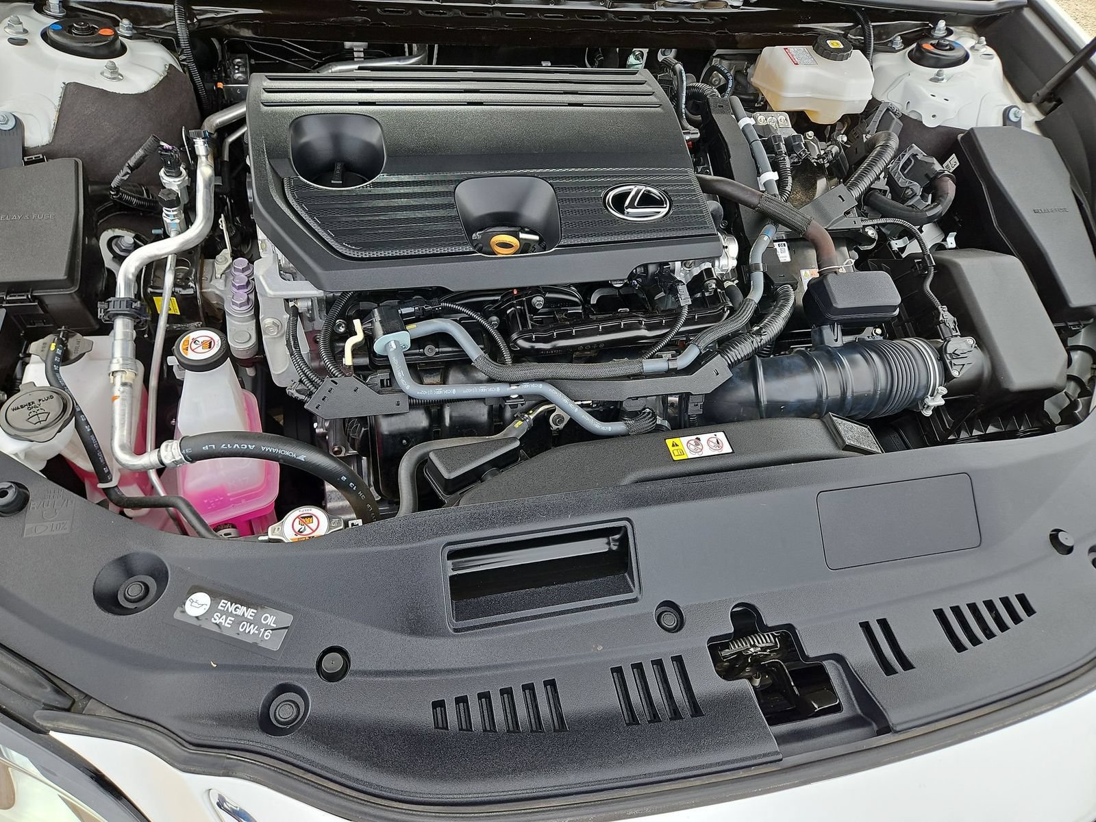 Used 2025 Lexus ES 300h w/ Premium Package FWD image 28