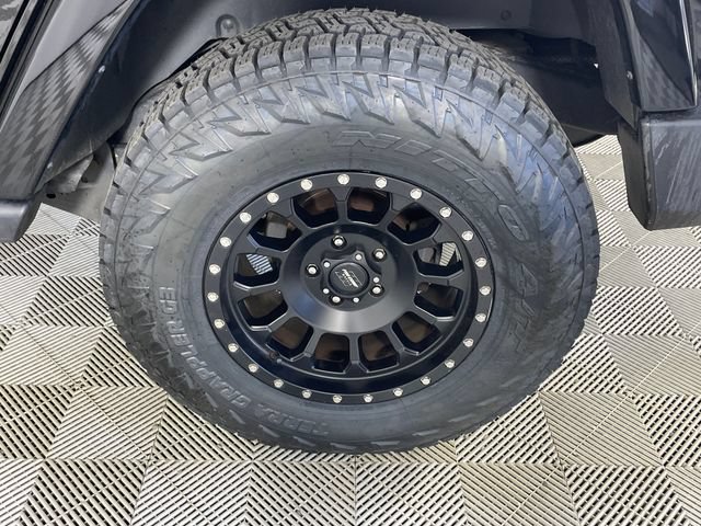 Used 2017 Jeep Wrangler Unlimited Sahara w/ Connectivity Group AWD/4WD image 18