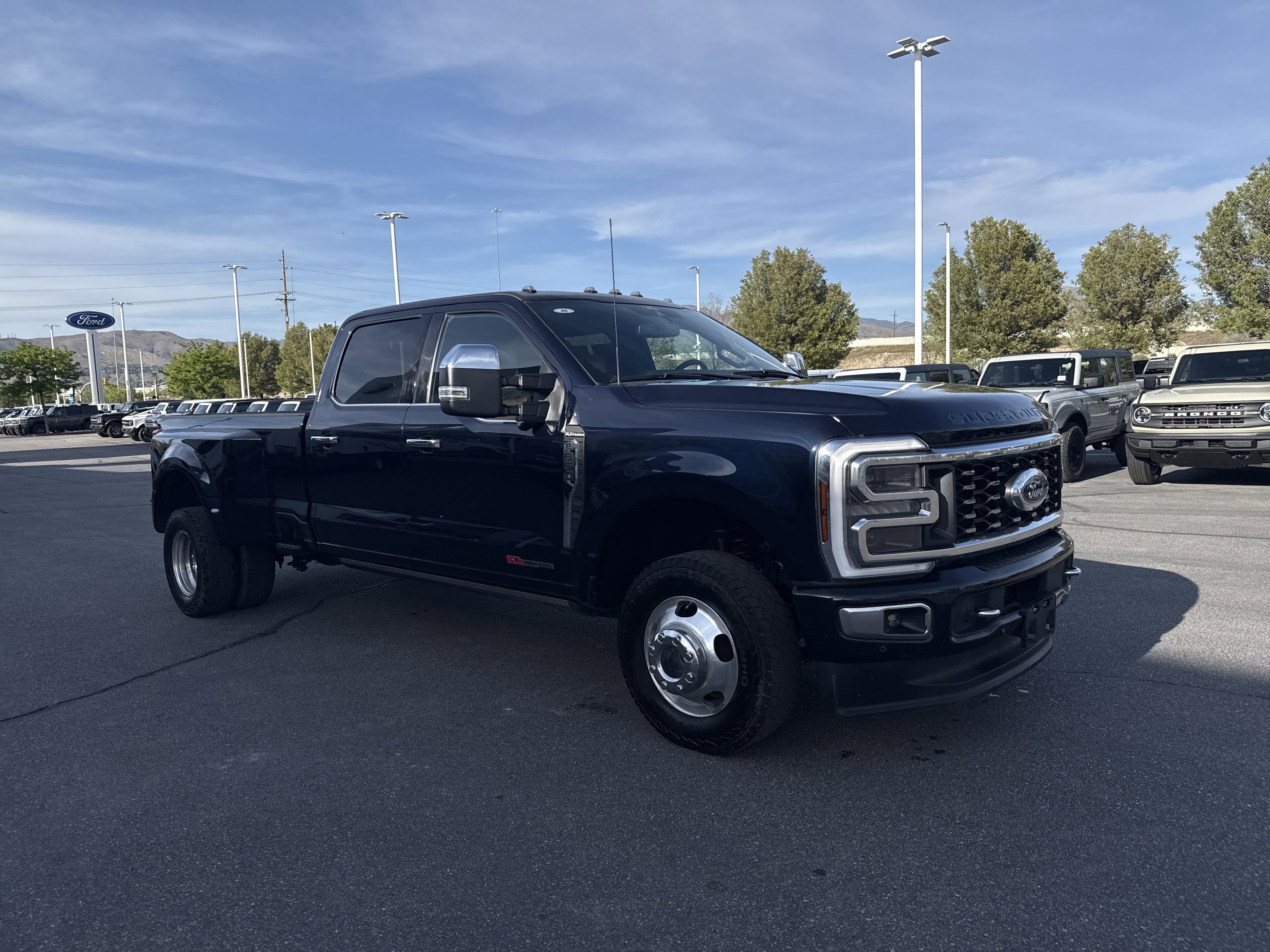 Certified 2024 Ford F350 Platinum w/ FX4 Off-Road Package AWD/4WD image 7