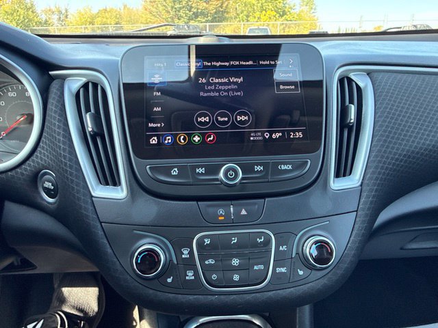 Used 2025 Chevrolet Malibu LT FWD image 21