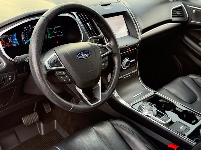 Certified 2019 Ford Edge Titanium w/ Cold Weather Package AWD/4WD image 18
