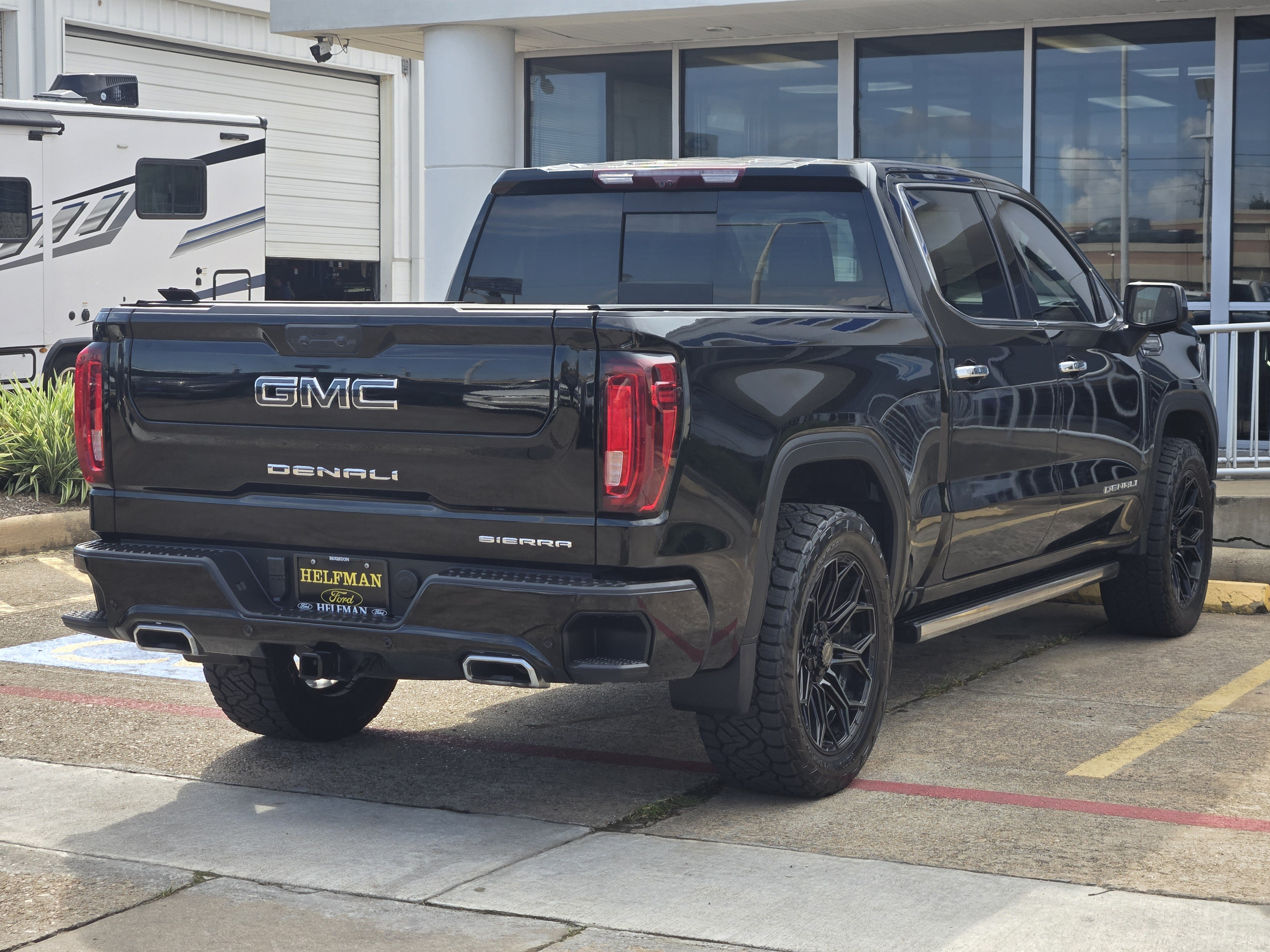 Used 2024 GMC Sierra 1500 Denali Ultimate AWD/4WD image 4