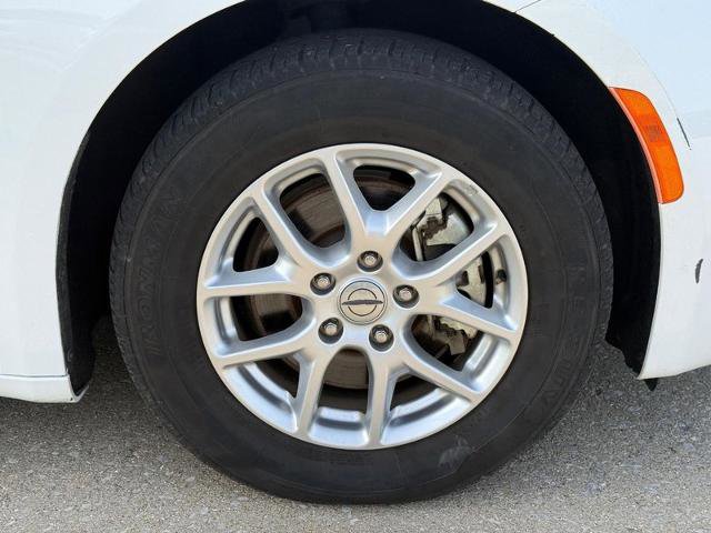 Used 2022 Chrysler Voyager LX image 7