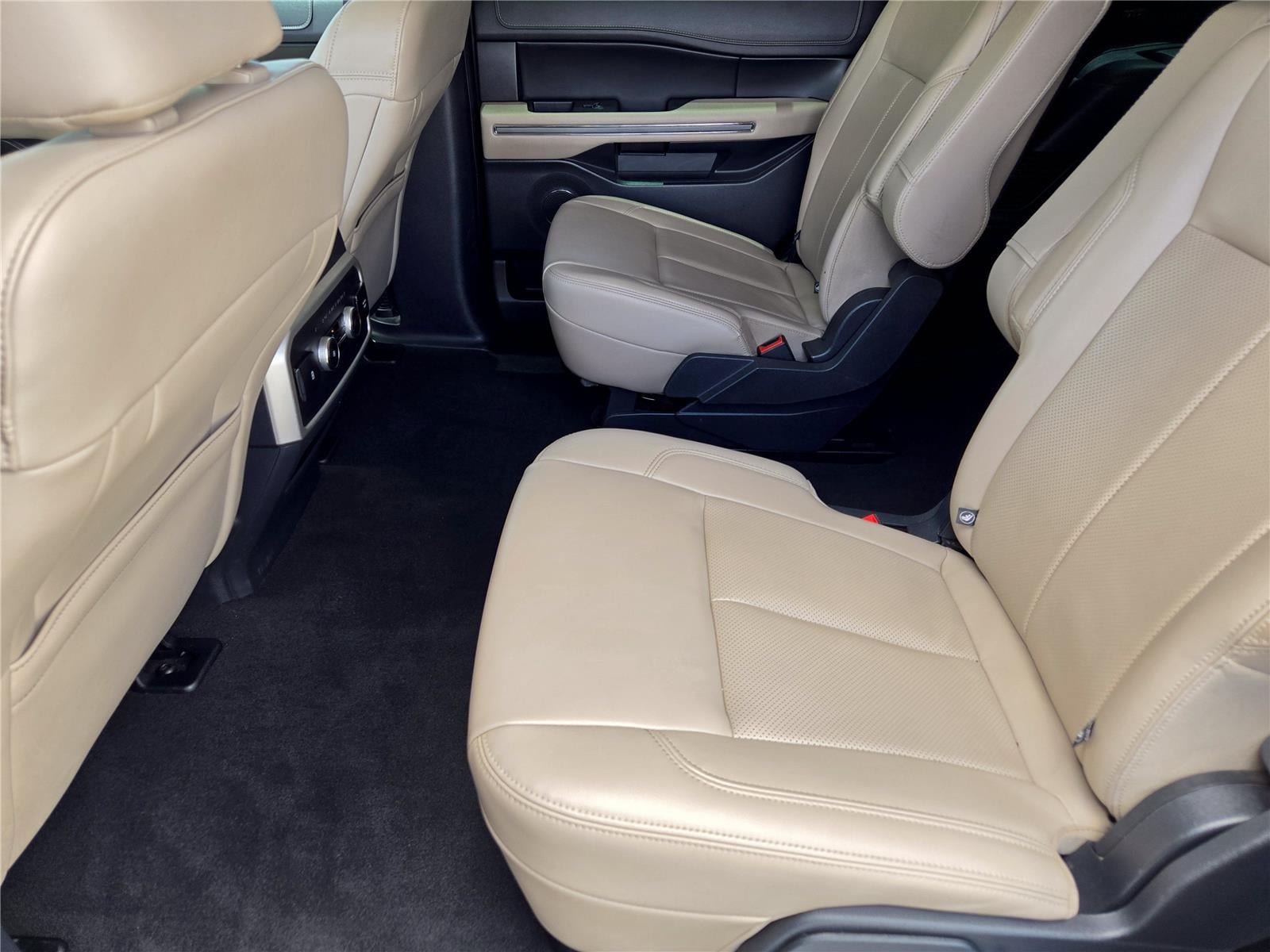 Certified 2023 Ford Expedition XLT RWD image 28