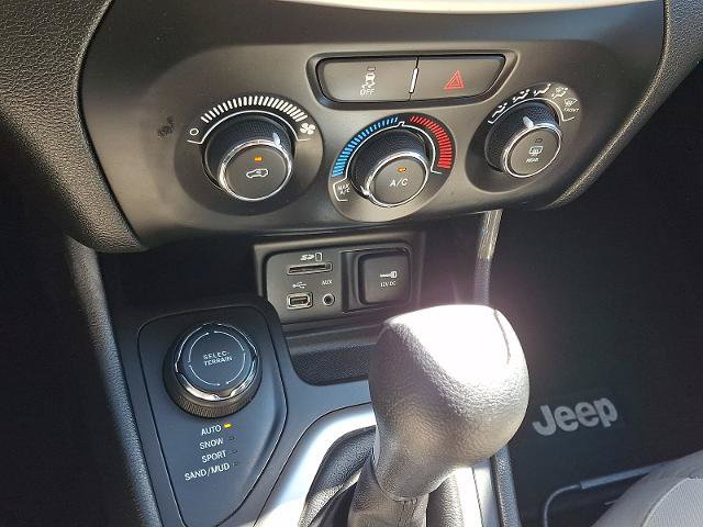 Used 2017 Jeep Cherokee Sport AWD/4WD image 15
