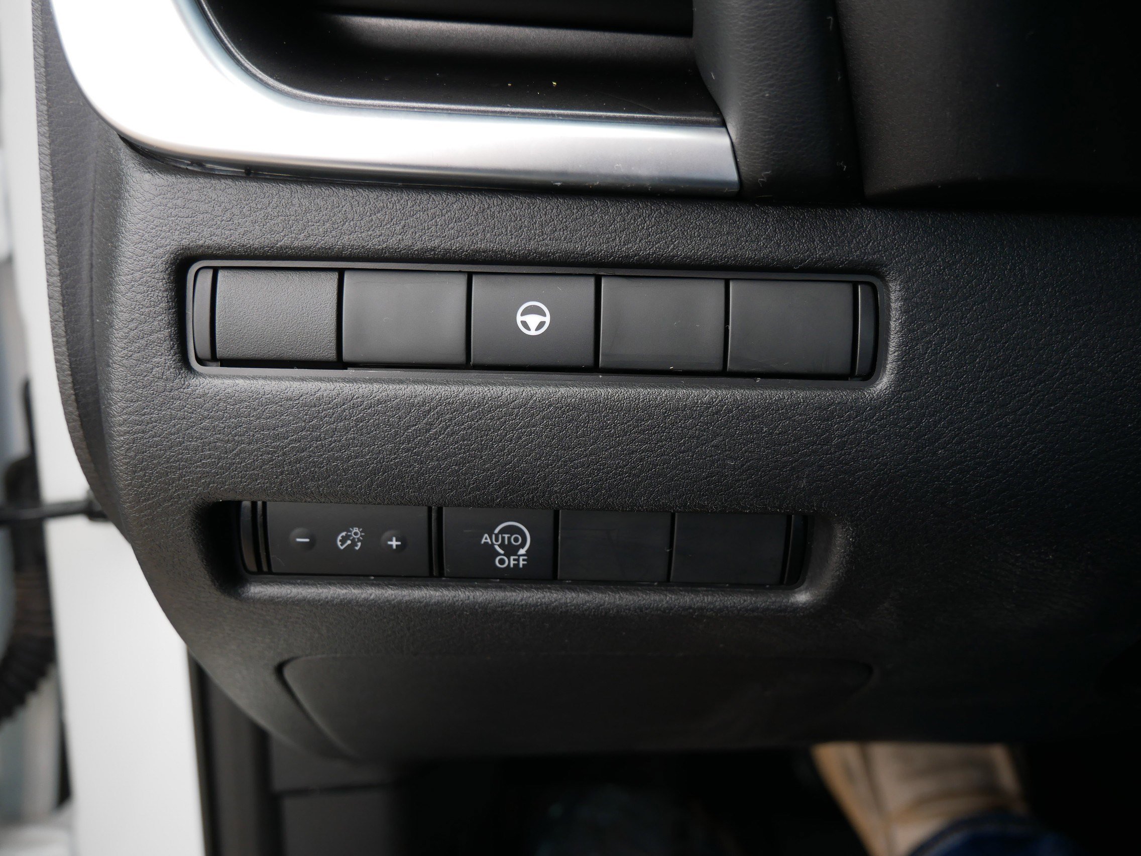 Used 2023 Nissan Rogue SV AWD/4WD image 26