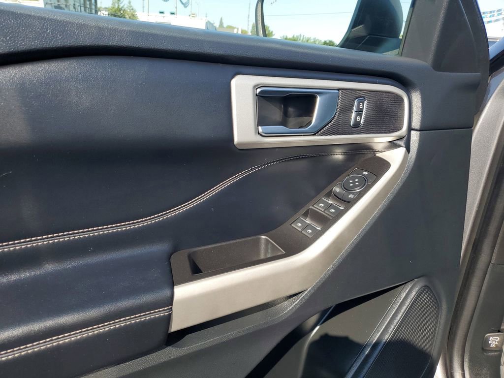 Certified 2022 Ford Explorer XLT w/ Equipment Group 202A image 7