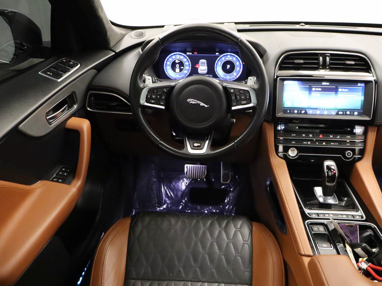 Used 2020 Jaguar F-PACE SVR AWD/4WD image 15
