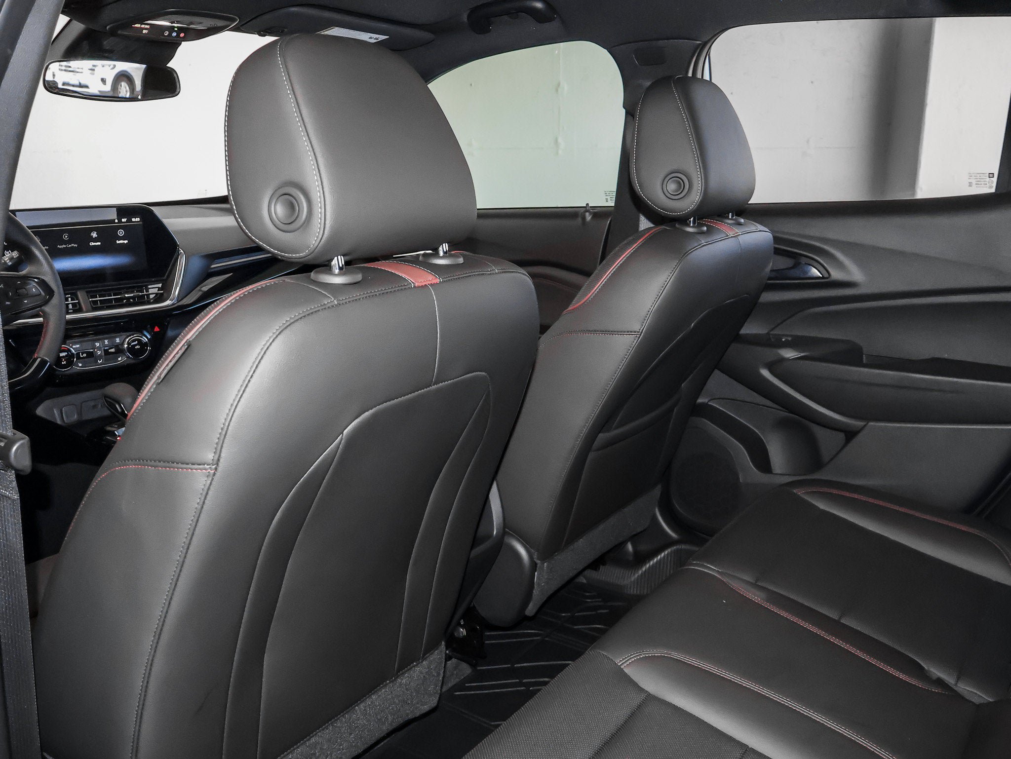 Used 2025 Chevrolet Trax RS FWD image 35