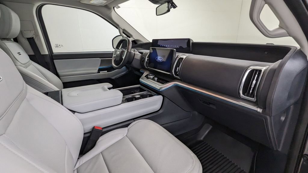 Certified 2025 Ford Expedition Platinum image 43
