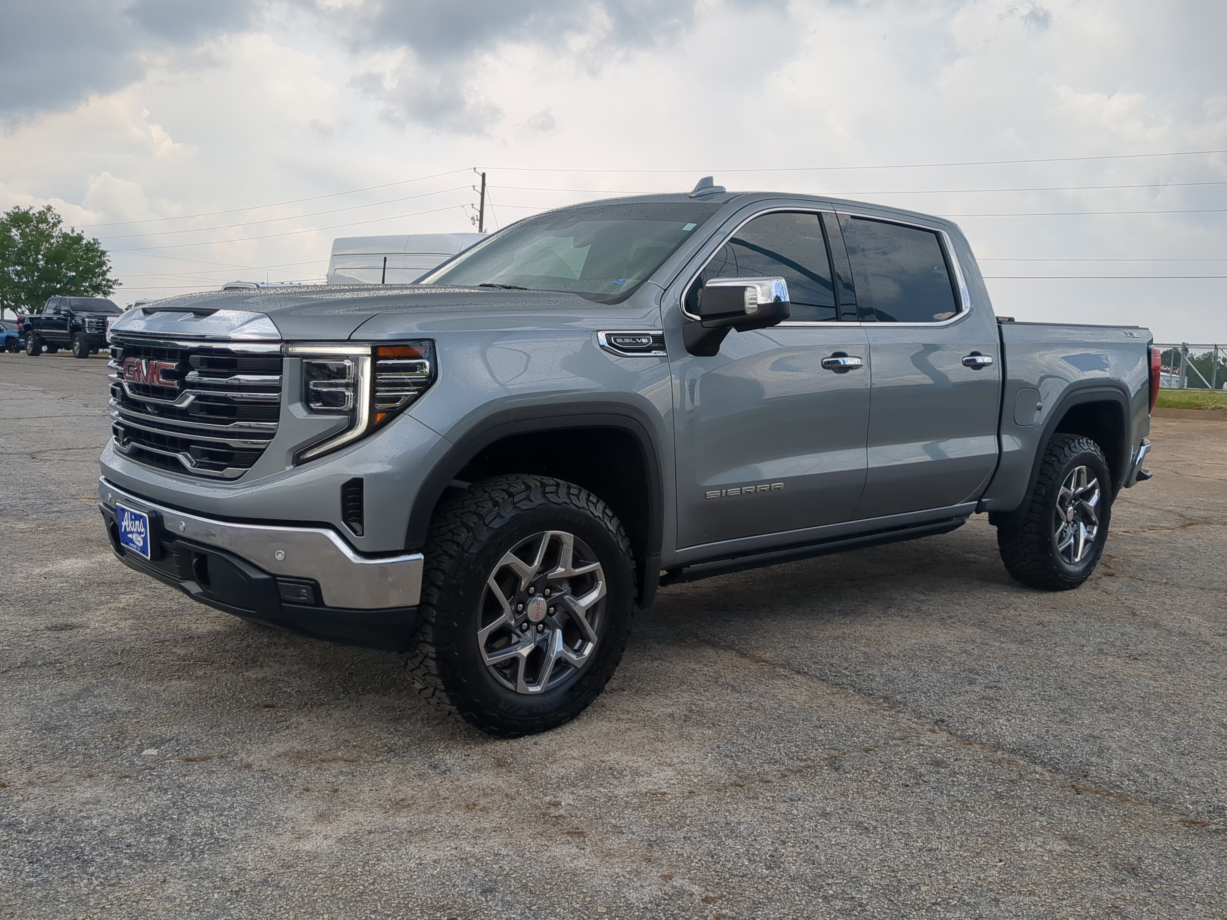 Used 2025 GMC Sierra 1500 SLT w/ SLT Premium Plus Package AWD/4WD image 6
