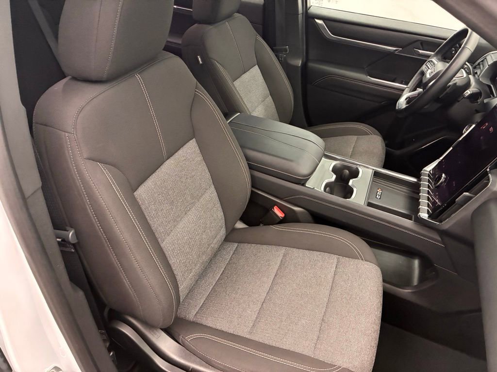 Used 2025 GMC Acadia Elevation image 26