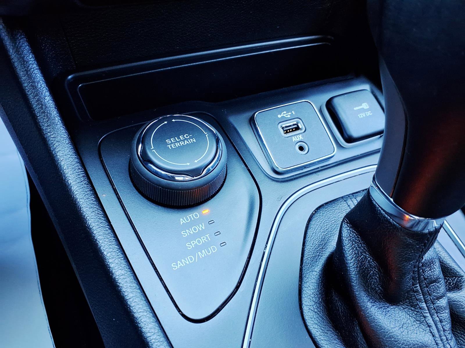 Used 2021 Jeep Cherokee Latitude Lux w/ Comfort/Convenience Group image 25