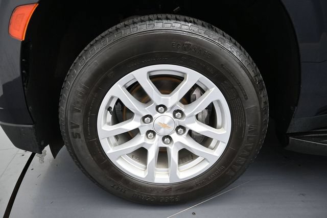 Used 2023 Chevrolet Suburban LT RWD image 9