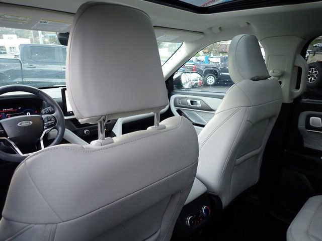 Certified 2025 Ford Explorer Platinum w/ LUX Leather Package AWD/4WD image 17