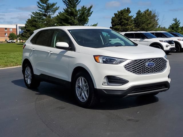 Certified 2023 Ford Edge SEL w/ Convenience Package AWD/4WD image 2