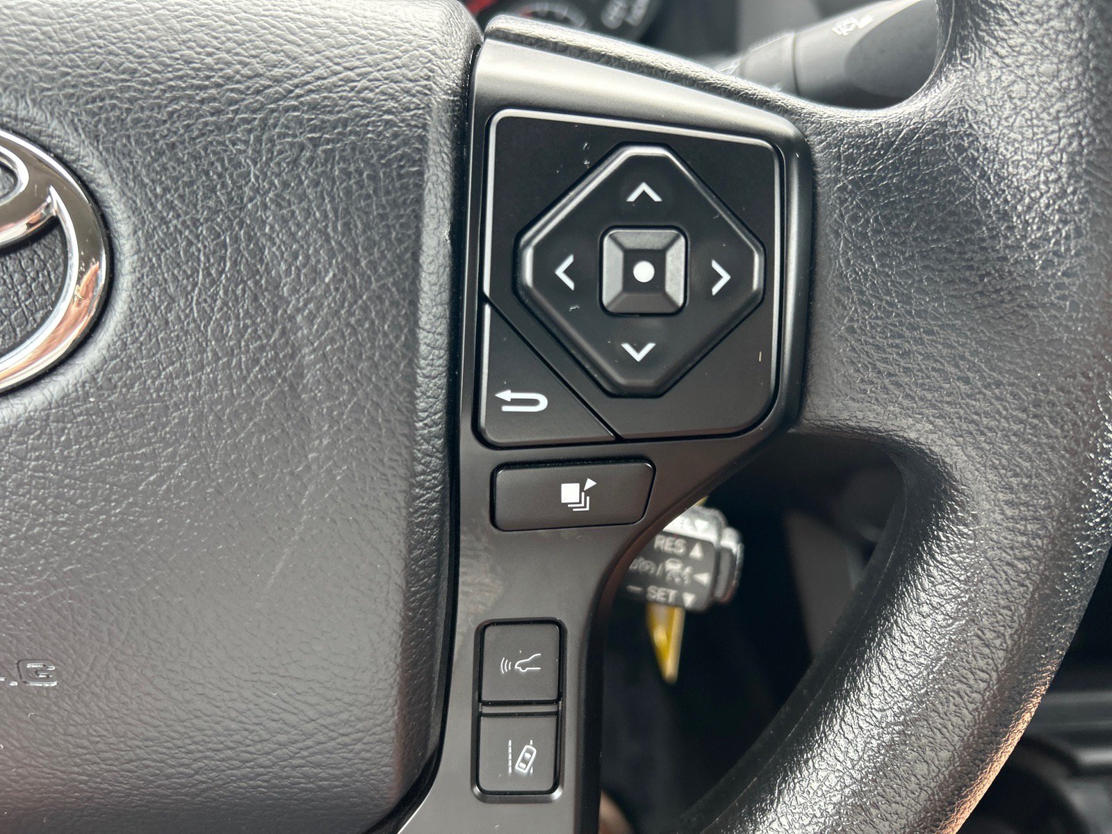 Used 2023 Toyota Tacoma SR AWD/4WD image 24