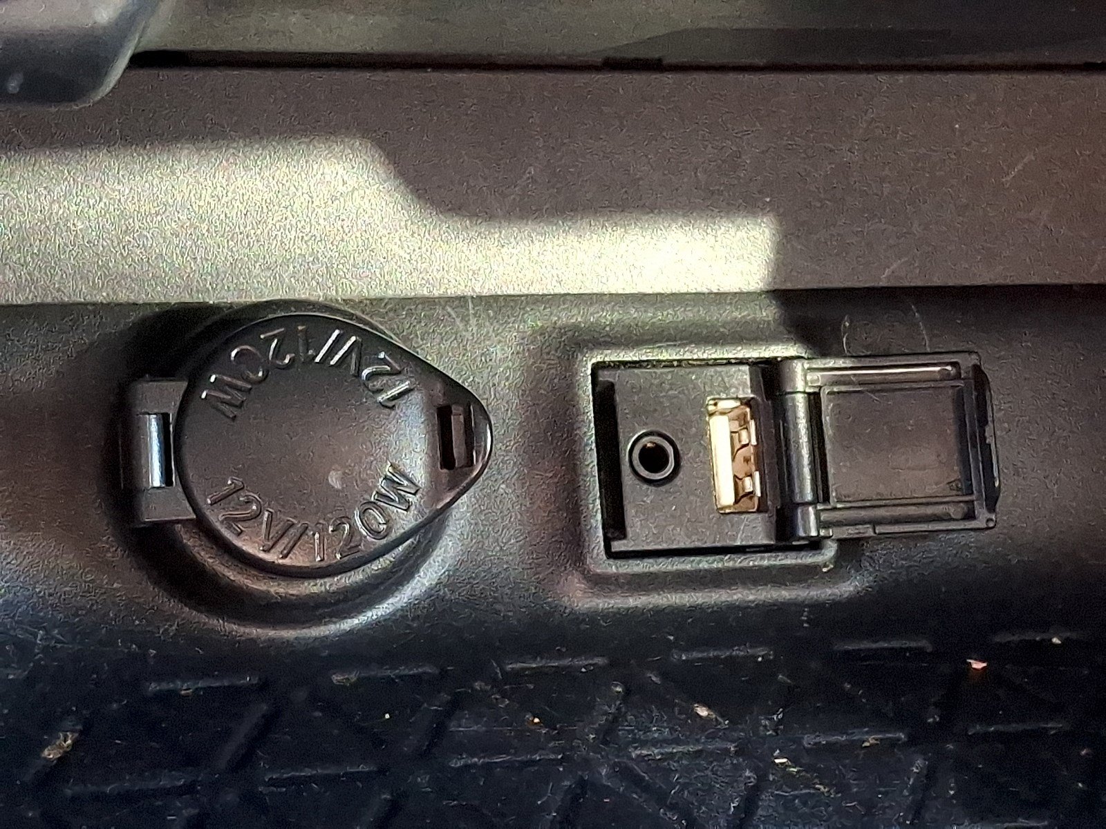 Used 2019 Toyota RAV4 LE FWD image 22