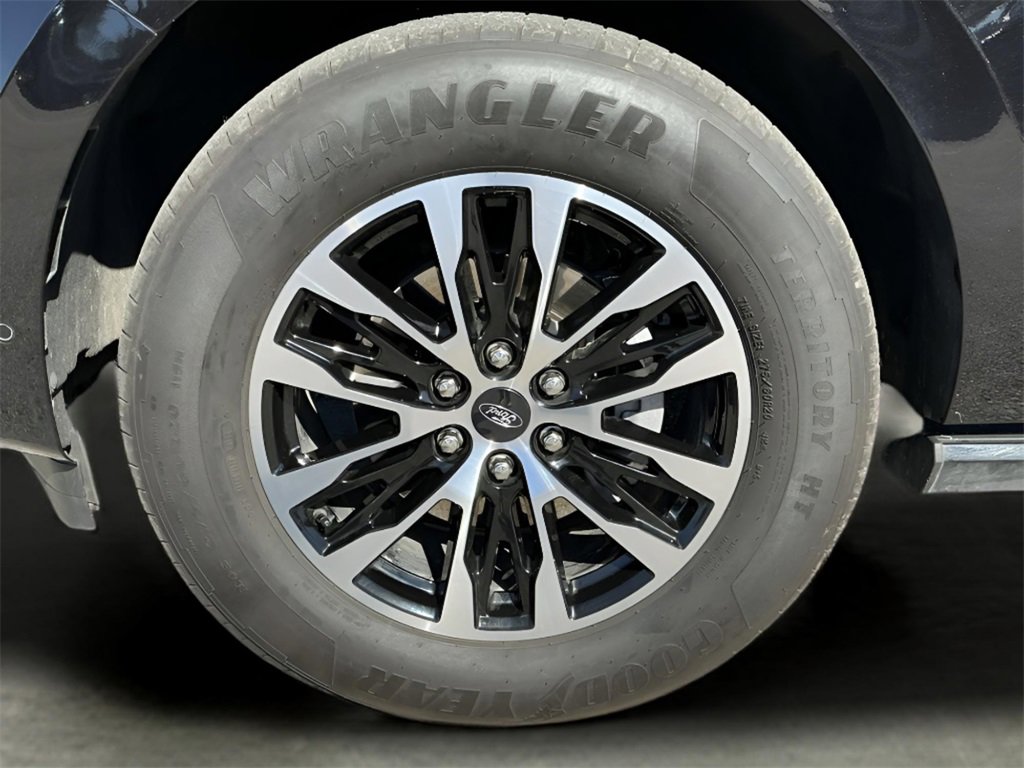 Certified 2025 Ford Expedition Max Platinum image 25