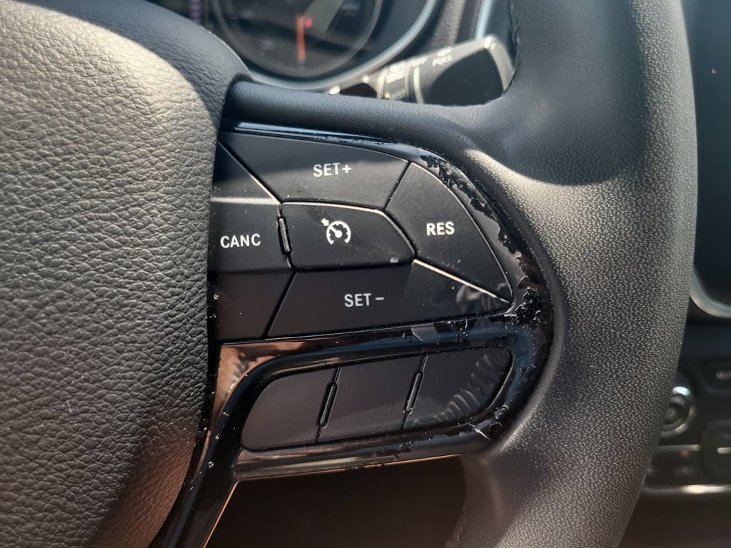 Used 2020 Jeep Cherokee Latitude Plus FWD image 26