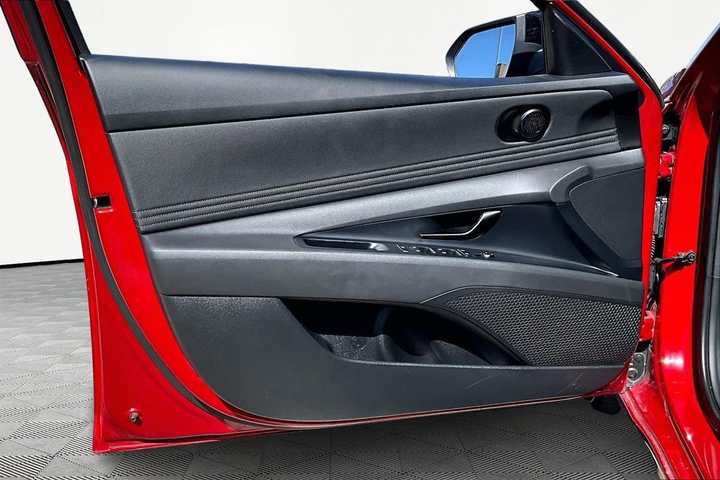 Used 2025 Hyundai Elantra Sport image 23