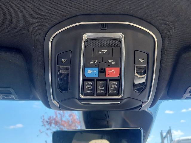 Used 2025 Jeep Grand Cherokee Limited w/ Luxury Tech Group II AWD/4WD image 19