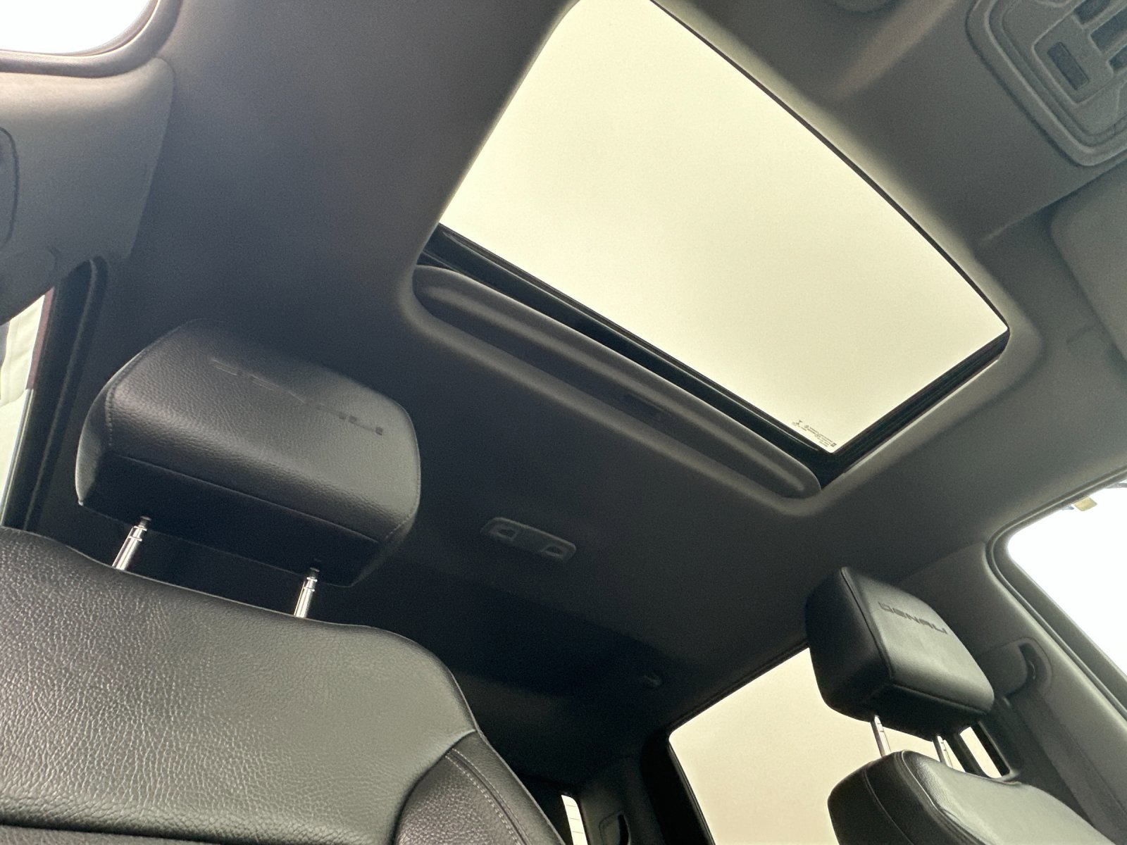 Used 2021 GMC Sierra 3500 Denali w/ Denali Ultimate Package image 16