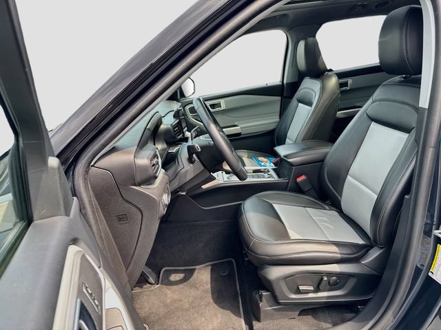 Certified 2022 Ford Explorer XLT w/ Equipment Group 202A AWD/4WD image 29