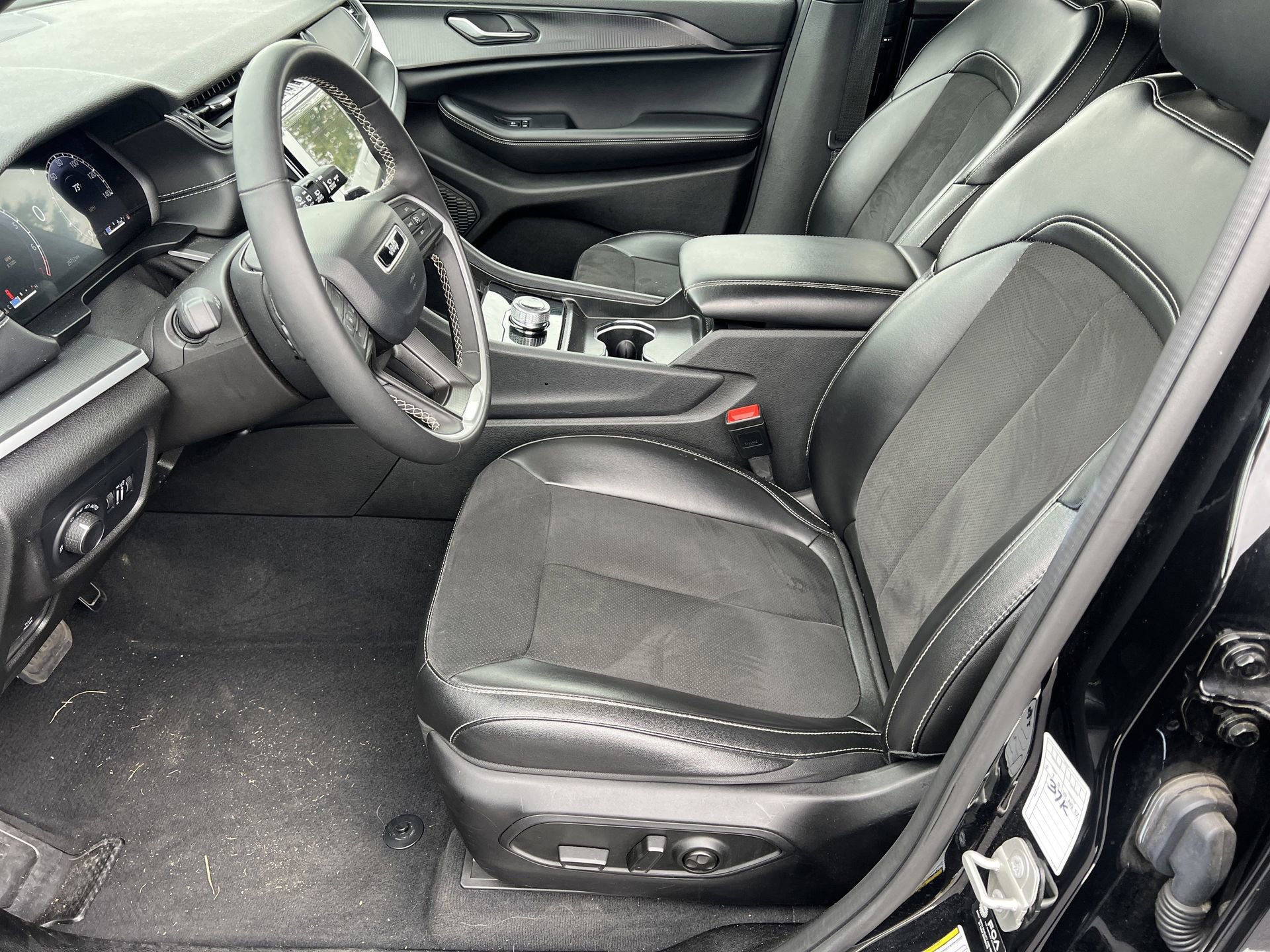 Used 2024 Jeep Grand Cherokee L Altitude image 22