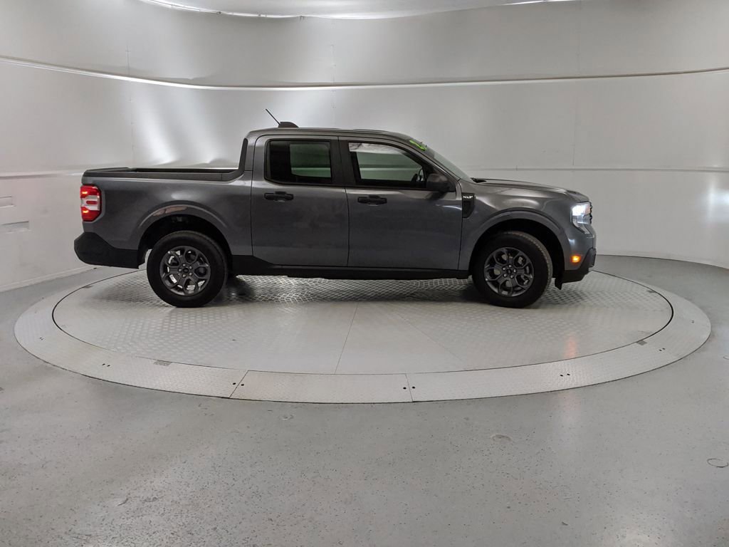 Certified 2025 Ford Maverick XLT image 2