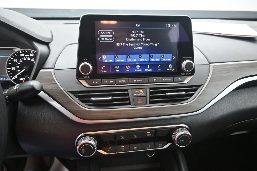 Used 2025 Nissan Altima 2.5 SV FWD image 13