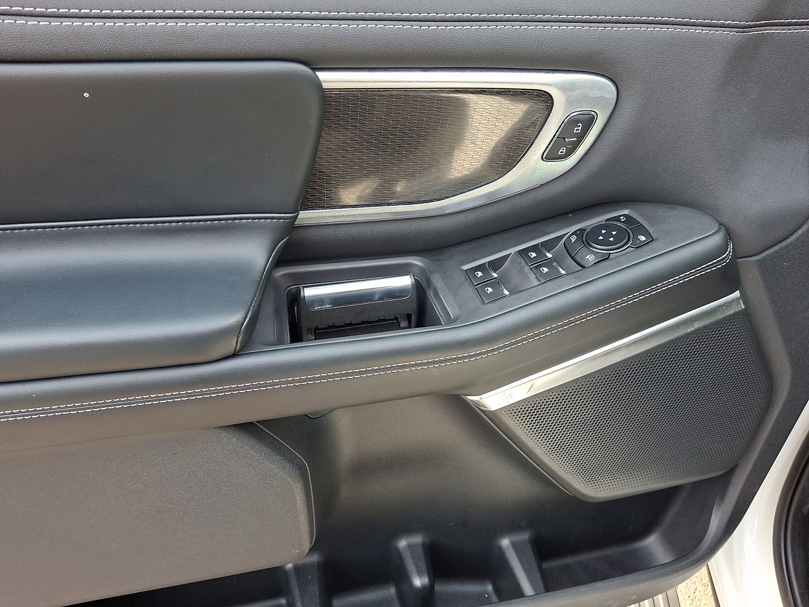 Certified 2025 Ford Expedition Max Platinum w/ Stealth Appearance Package image 14