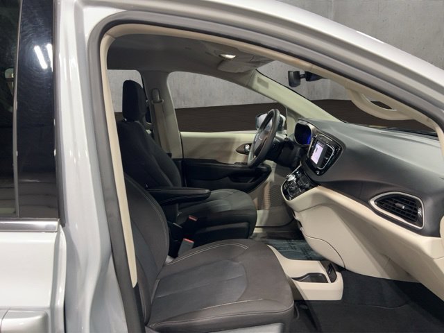 Used 2023 Chrysler Voyager LX FWD image 14