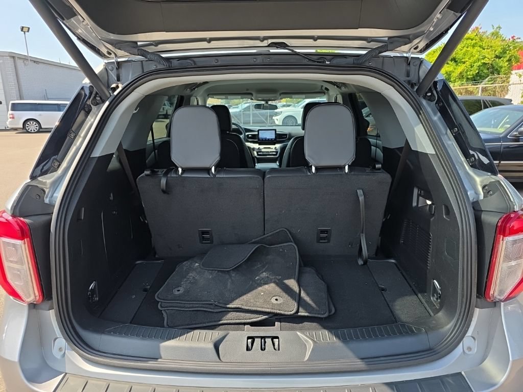 Certified 2023 Ford Explorer XLT w/ Equipment Group 202A AWD/4WD image 6