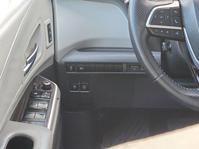 Used 2021 Toyota Sienna Limited image 12