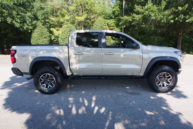 Used 2024 Chevrolet Colorado ZR2 w/ Technology Package AWD/4WD image 9