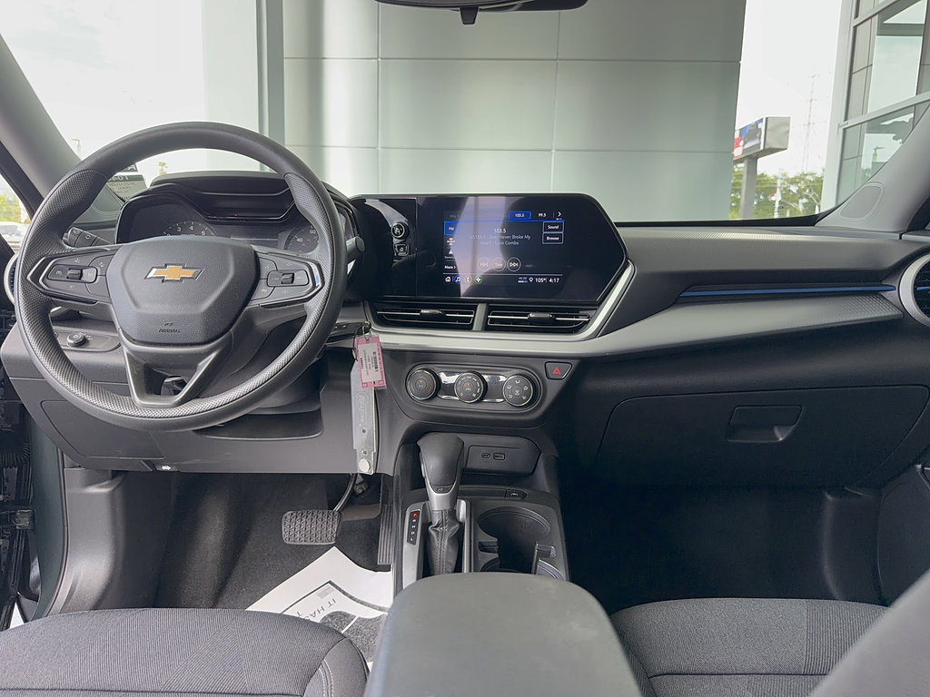 Used 2025 Chevrolet Trax LS FWD image 25