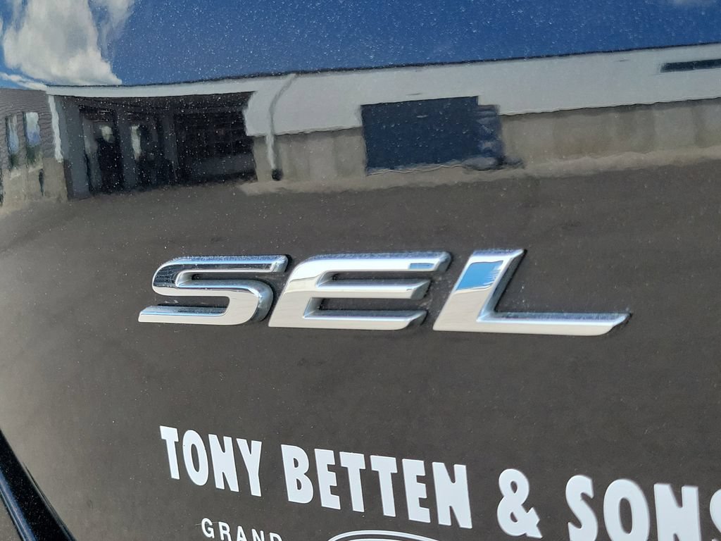 Certified 2024 Ford Edge SEL w/ Convenience Package AWD/4WD image 7