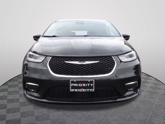 Used 2023 Chrysler Pacifica Touring-L FWD image 5