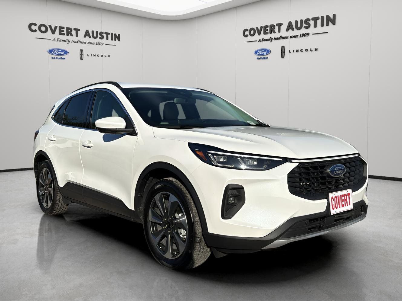 Certified 2025 Ford Escape Platinum w/ Class II Trailer Tow Package image 7