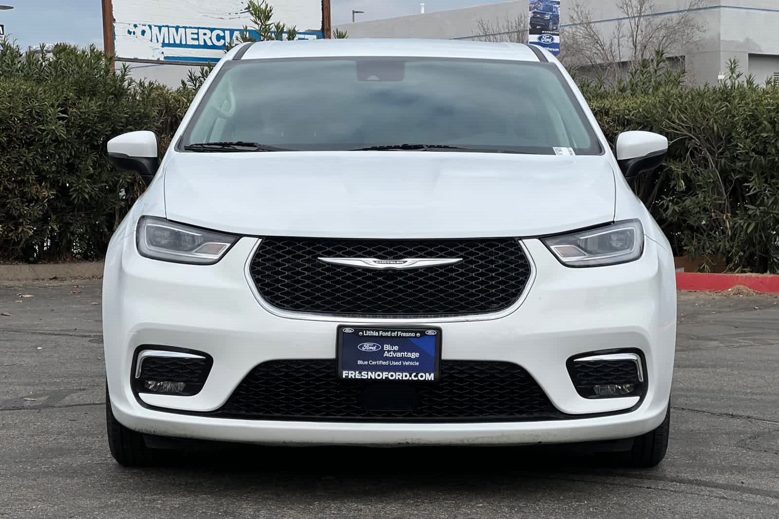 Used 2023 Chrysler Pacifica Touring-L image 8