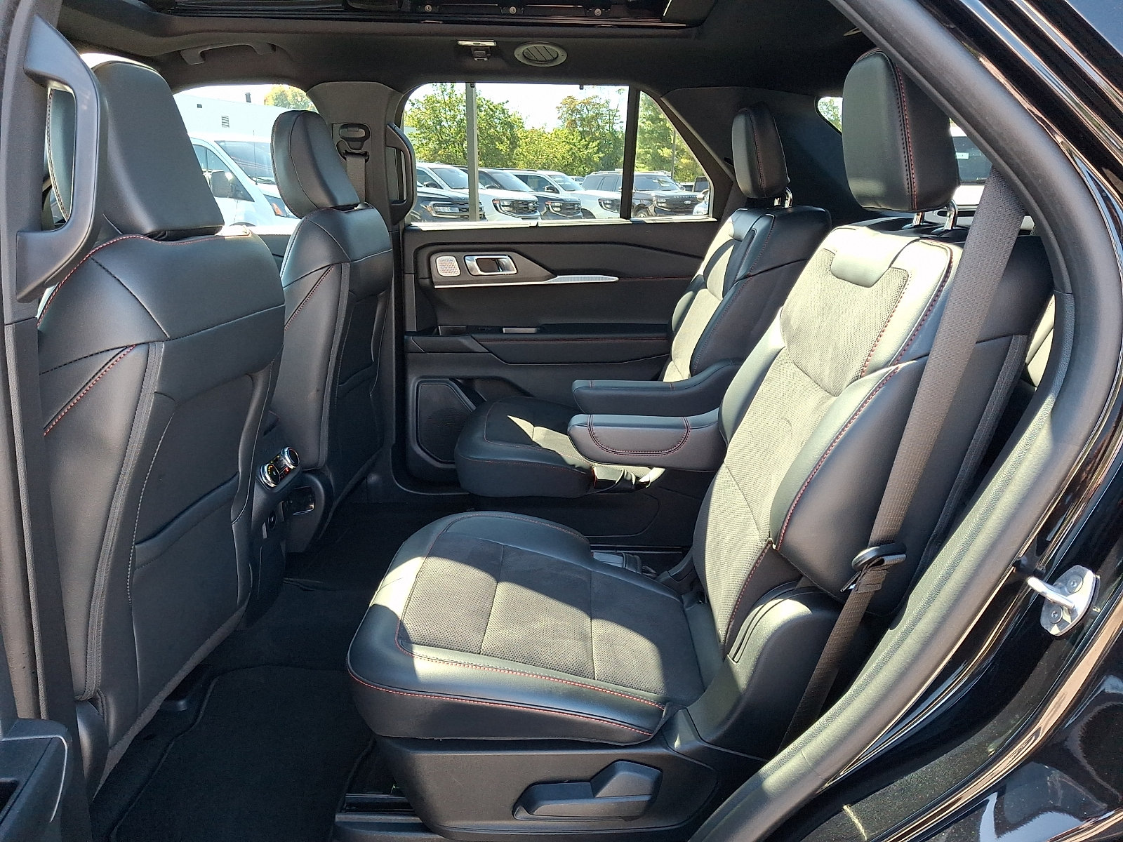 Certified 2025 Ford Explorer ST AWD/4WD image 14